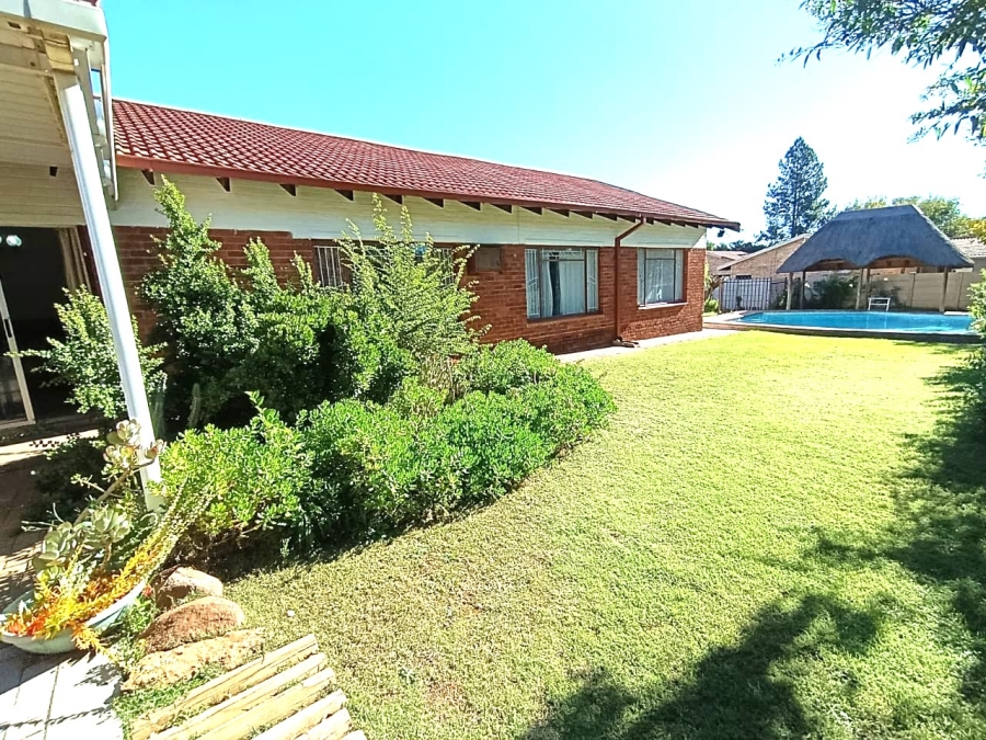 4 Bedroom Property for Sale in Langenhovenpark Free State